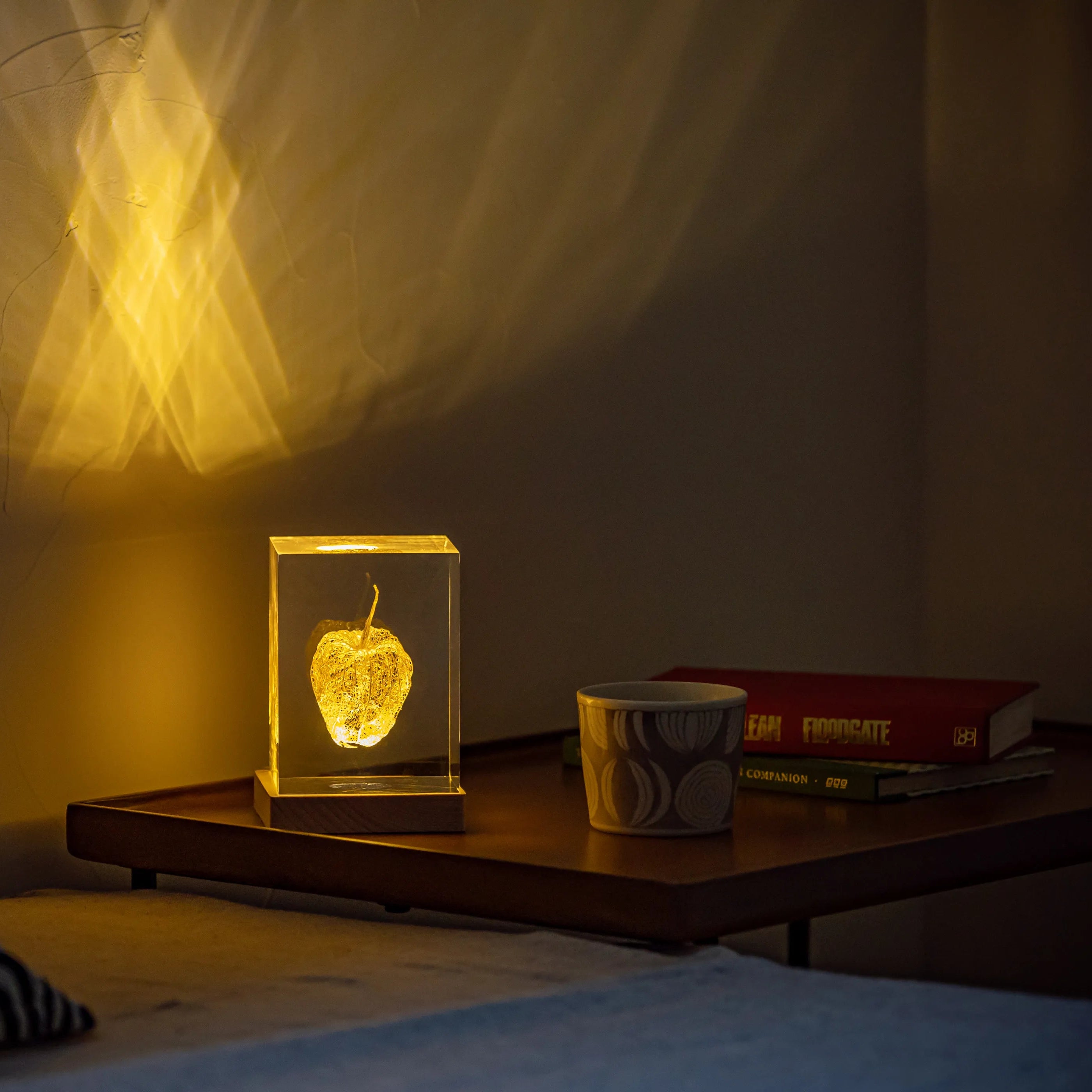 Lumière Gold Leaf Hozuki Light