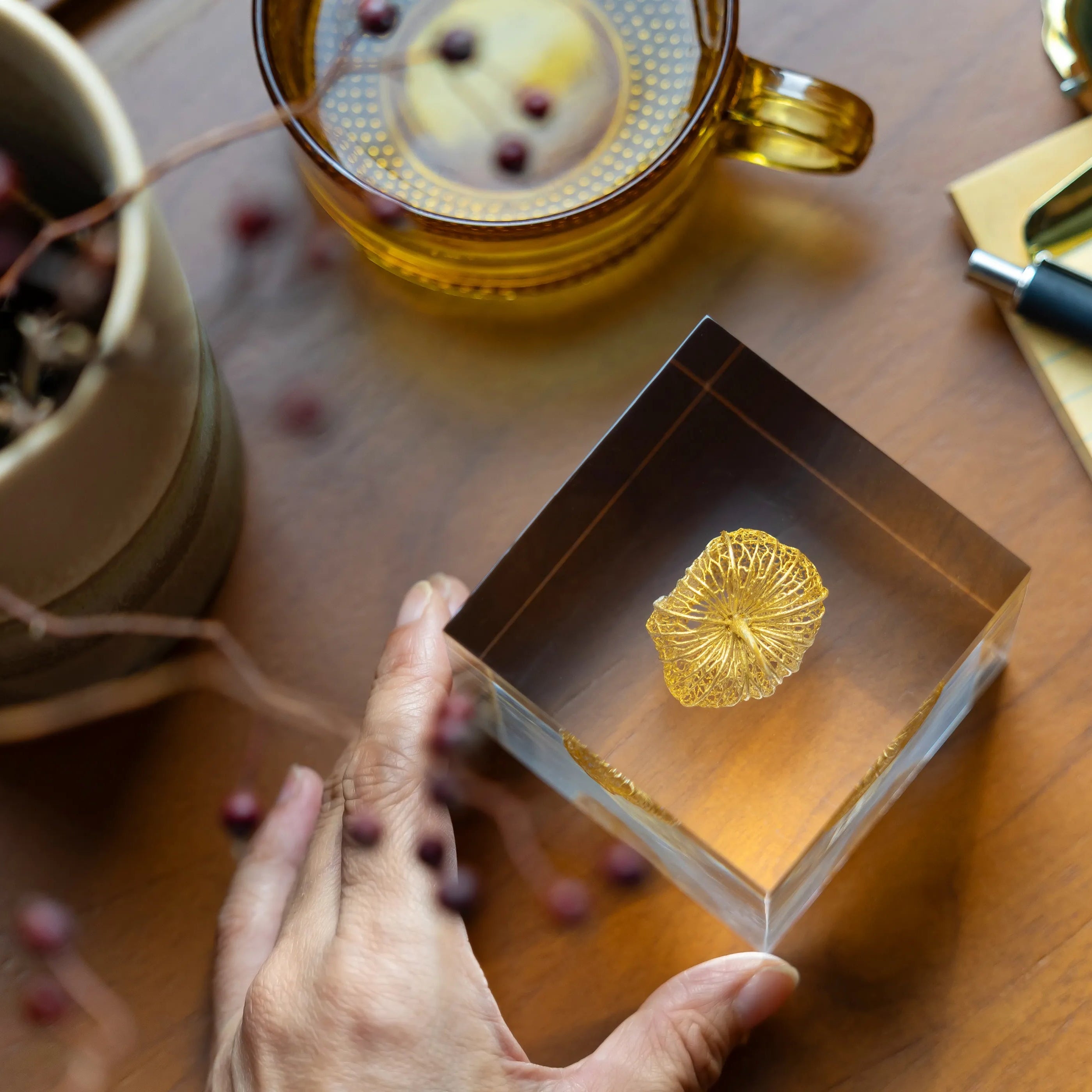 Lumière Gold Leaf Hozuki Light